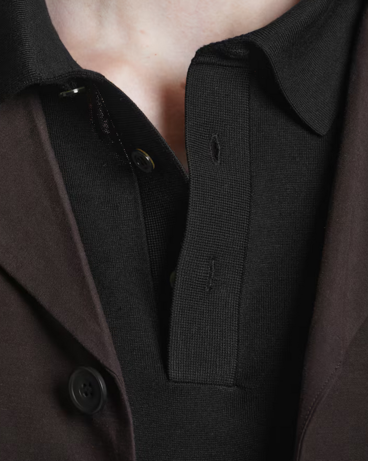 Minimalistische Polo met Korte Mouwen en Moderne Pasvorm