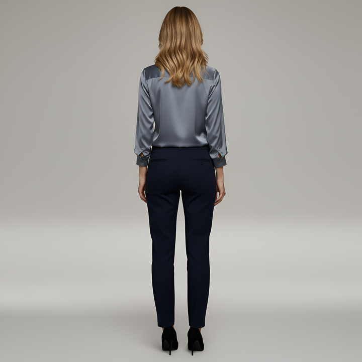 Damesblouse van satijn met diepe v-hals en lange mouwen