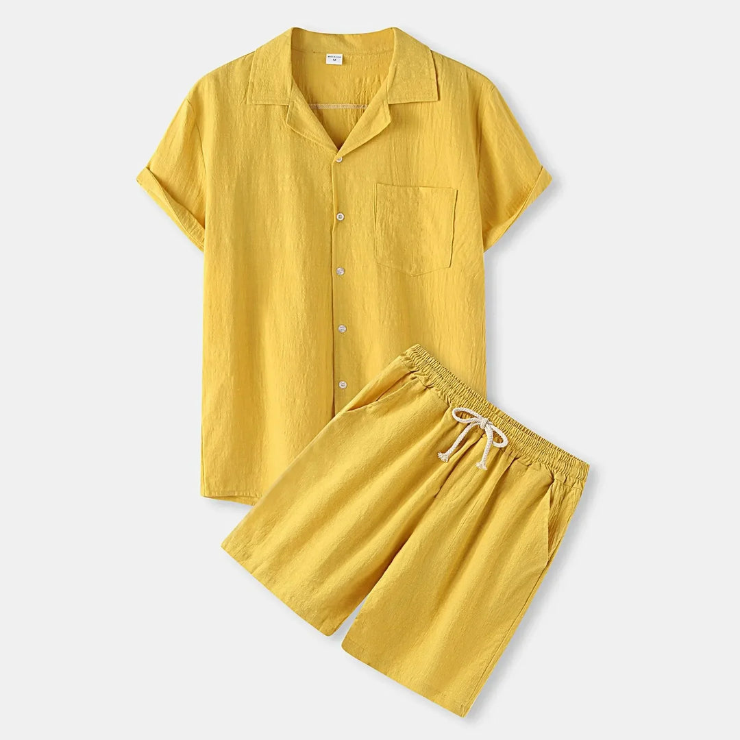 Herenset van linnen, bestaande uit overhemd en korte broek, zomer