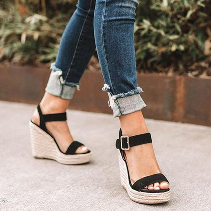 Damessandalen met sleehak: elegant, veelzijdig en casual