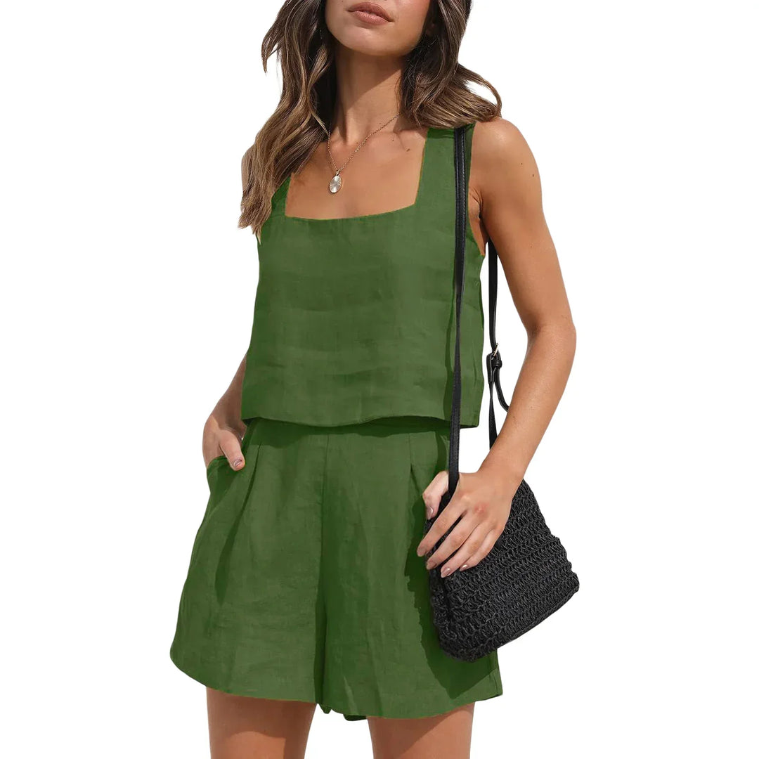 Damesset bestaande uit een linnen top en zomerse shorts