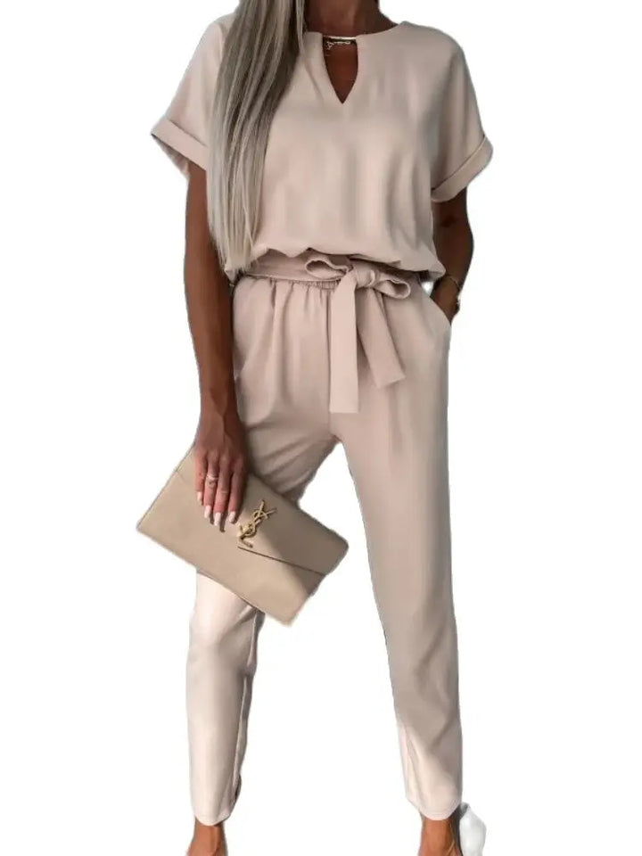 Elegante damesjumpsuit met riem en v-hals