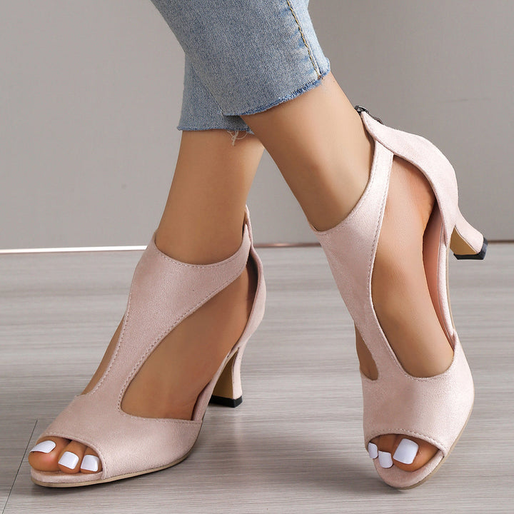 Comfortabele sandalen met t-bandje en hak