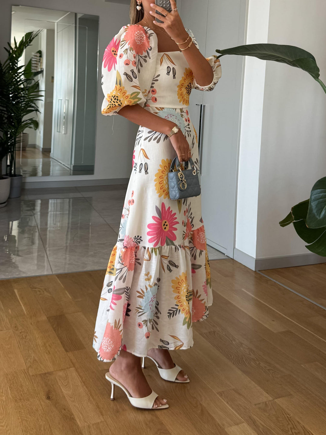 Elegante midi-jurk met pofmouwen