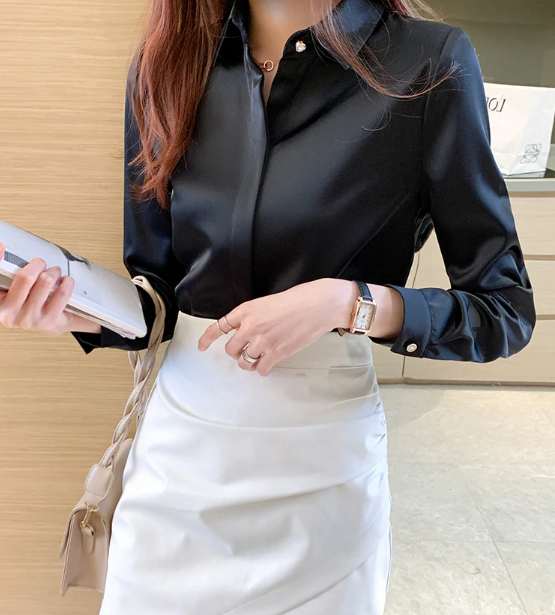Formele damesblouse met lange mouwen van satijn