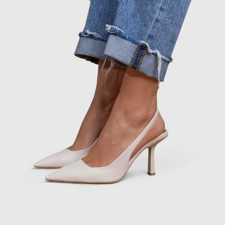 Damesschoenen met spitse neus en hakken