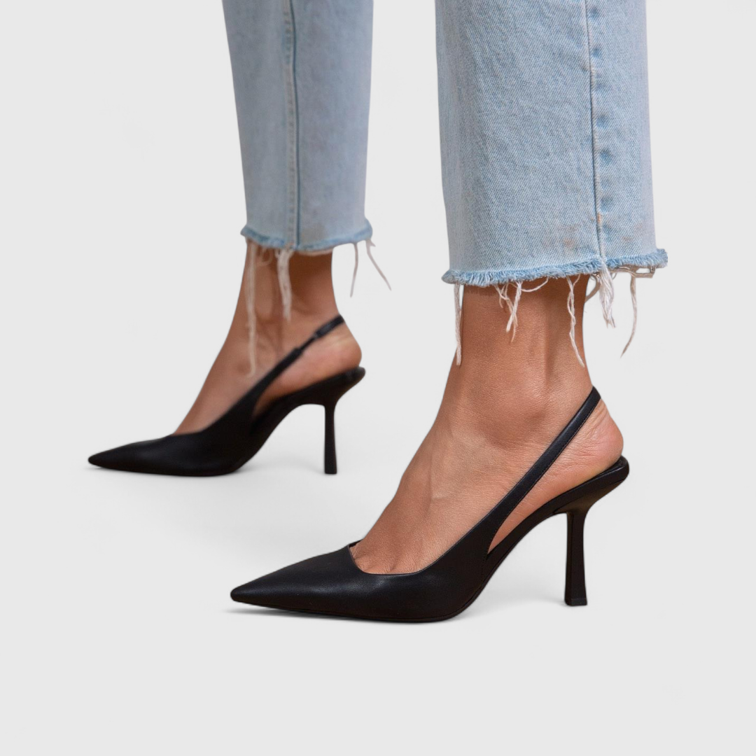 Damesschoenen met spitse neus en hakken
