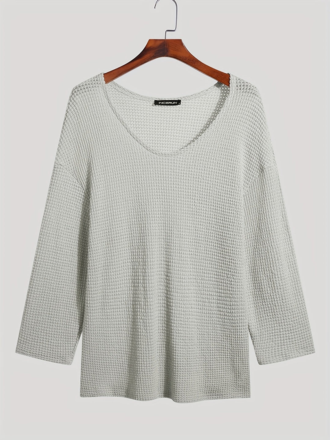 Gebreid herenhemd met diepe v-hals in boho-stijl