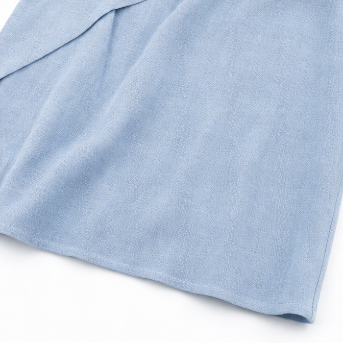 Asymmetrische midi-jurk met knoopjes
